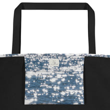 Load image into Gallery viewer, Tote bag with all-over print, interior with pocket-in bag, with bright reflections of the sun on the water, with black handles, one size ready for summer.
