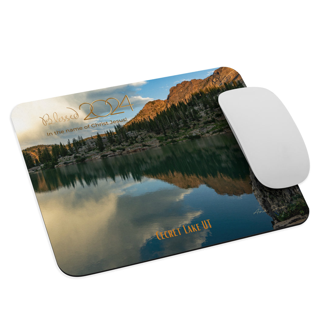Mouse pad that brings the essence of Lake Cecret to your daily tasks, with a reflection for 2024