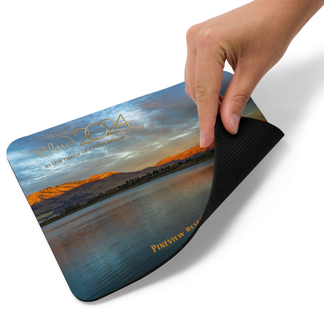 Mouse pad, where every click is accompanied by the tranquility of Pineview Reservoir's breathtaking sunset and the anticipation of a blessed 2024.