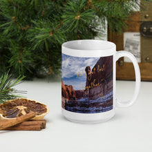 Load image into Gallery viewer, White glossy mug 15 oz handle on right with Lake Powell image.
