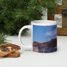 Load image into Gallery viewer, White glossy mug 20 oz handle on left with Lake Powell image.
